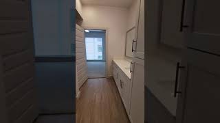 Two Bedroom B6 ALT 2 Layout (2nd & 4th Floor, Two Tone)