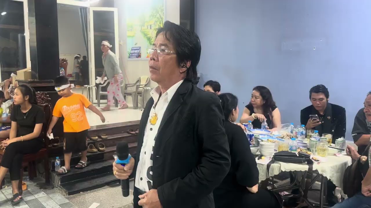 Minh minh cảnh hát bài của  thầy Minh cảnh 