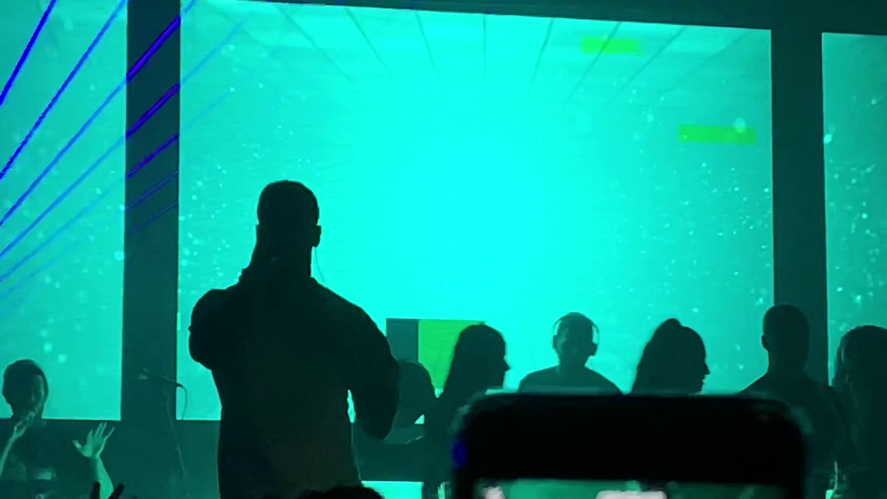 Anuel AA - Quiere Beber [LIVE]