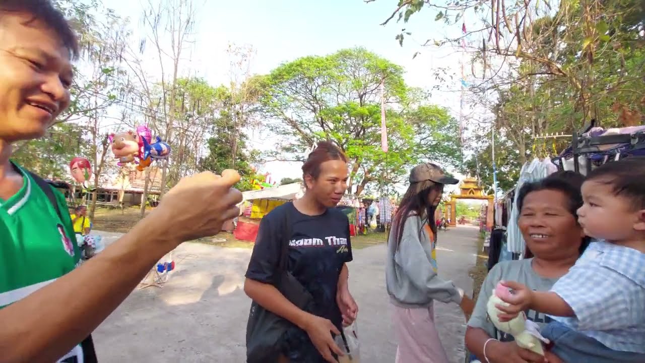 ตามติดน้องวันใหม่น้องหมิวก่อนการขึ้นเวที#สาวน้อยลำเพลินโชว์#สาวน้อยเพชรบ้านแพง #สาวน้อยลำเพลินshow 