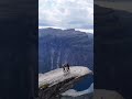 ARMWRESTLING ON TOP OF THE WORLD / CAROLINA VS VICTORIA #armwrestling #trolltunga