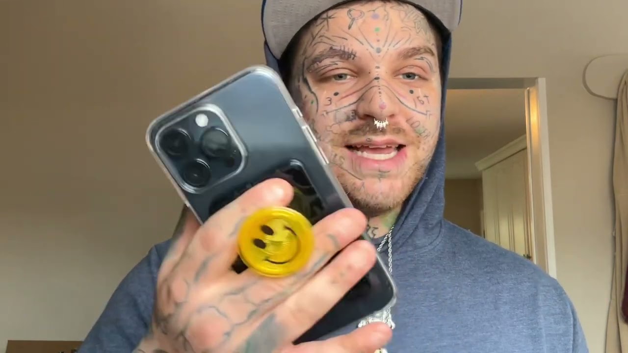 iPhone refresh✅✅ pop socket wallet and apple case mag safe 