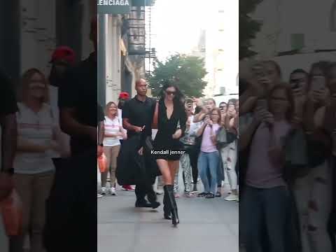 Kardashians/jenners vs street walk✨#kardashian #jenner