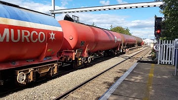DB SCHENKER TUG 60092 passes through Reading West