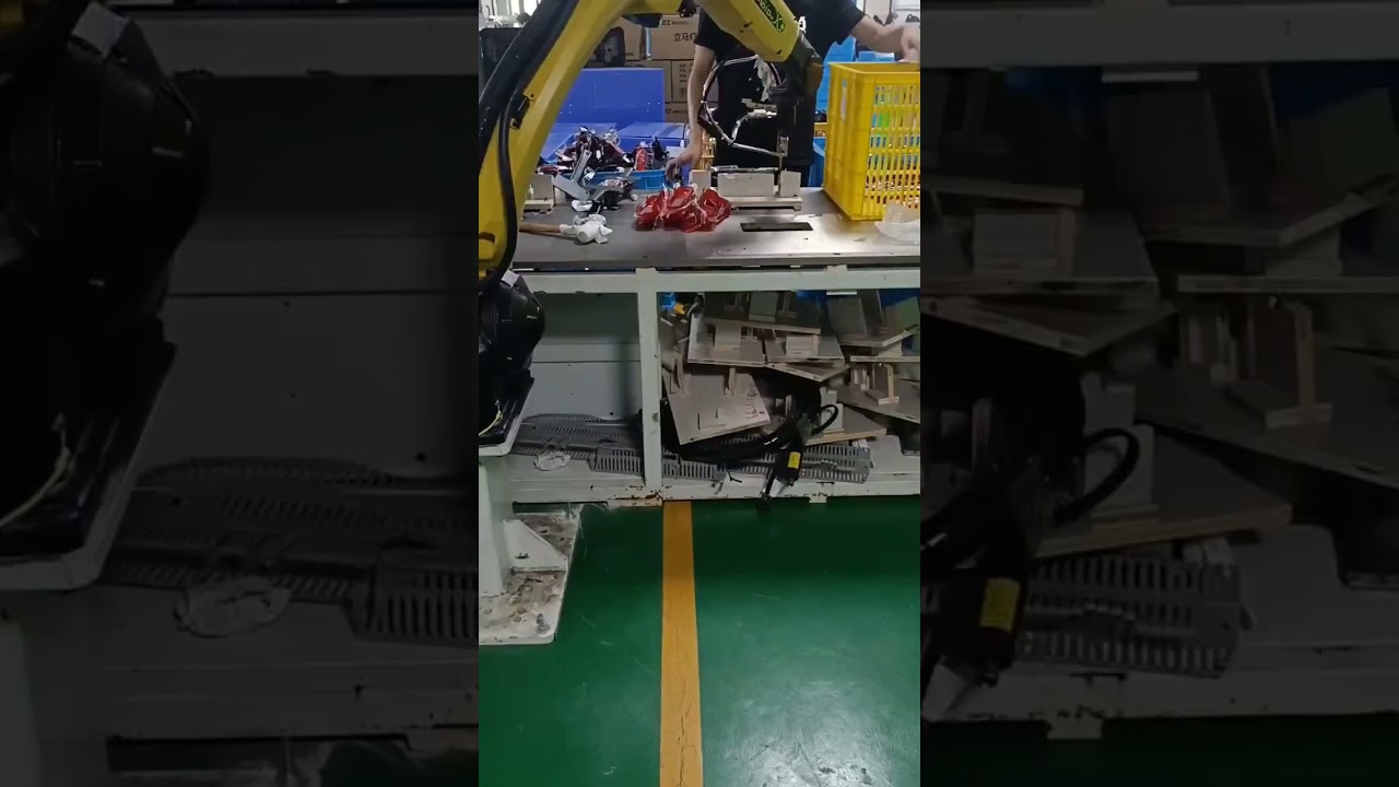 Automotive interior hot melt adhesive machine with robotic arm for gluing car headlights(PUR825 )