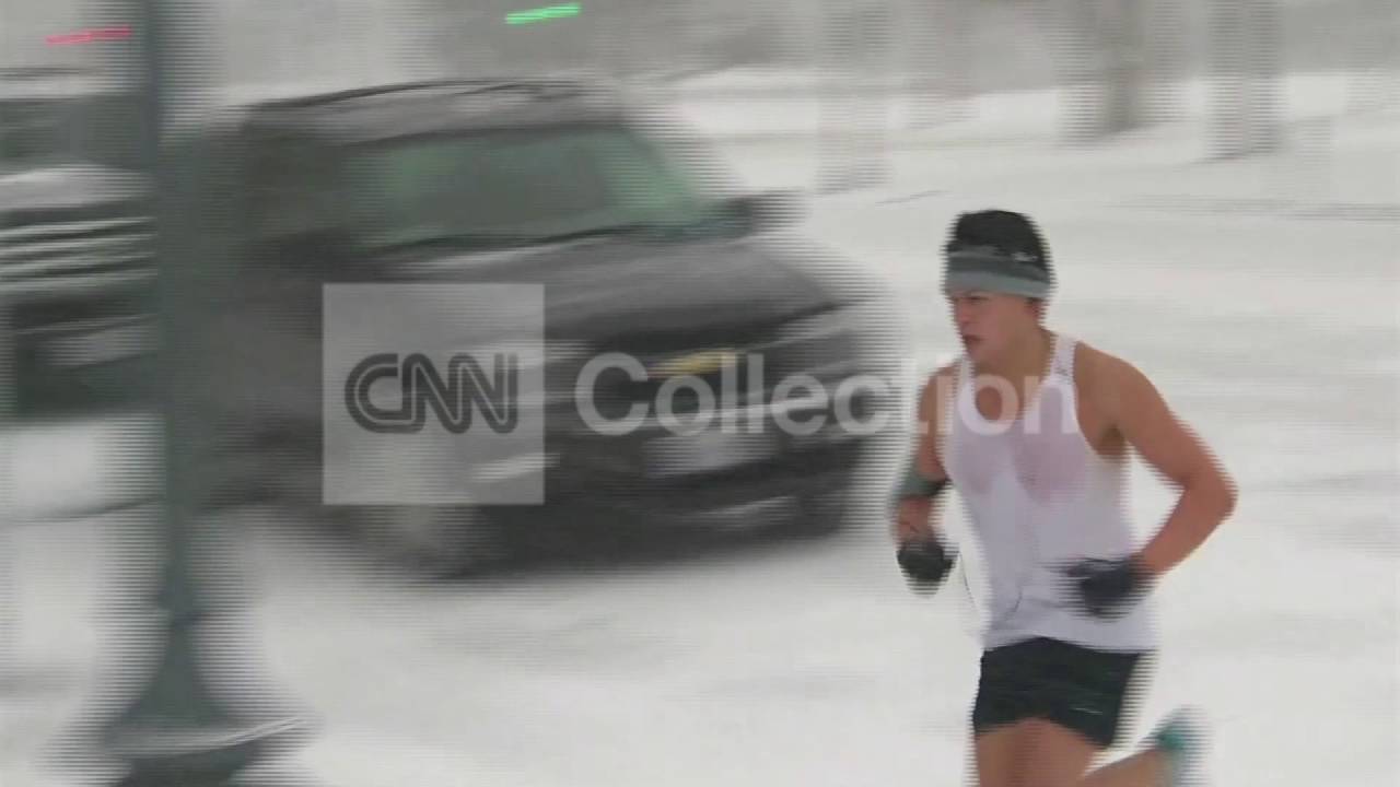 DCWINTER WEATHERMAN IN SHORTS JOGS IN SNOW (FUNNY!) YouTube