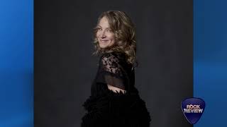 Joan Osborne - 'Radio Waves' - FOX17 Rock & Review - YouTube