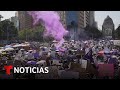 Con consignas y mucha indignación las mujeres protestaron en su día en México | Noticias Telemundo