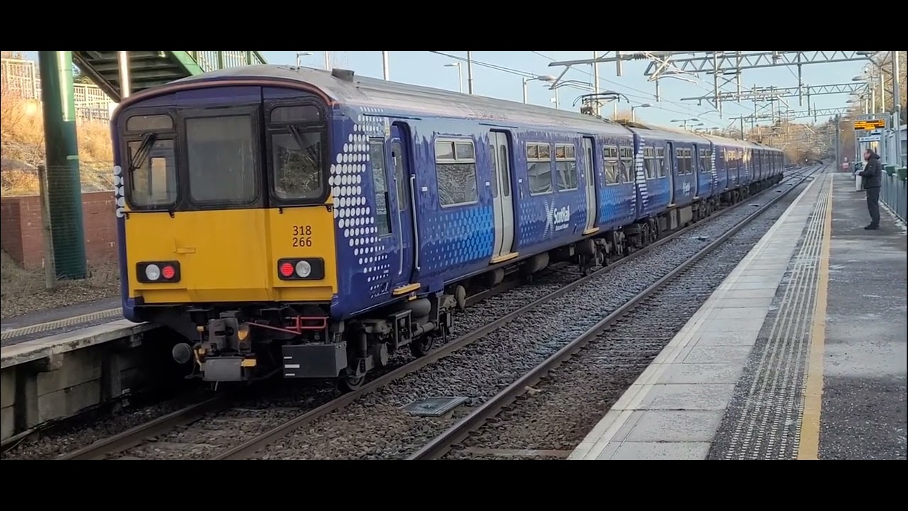 385017 and a pair of 318s at cumbernauld  (READ DISCRIPSTON)