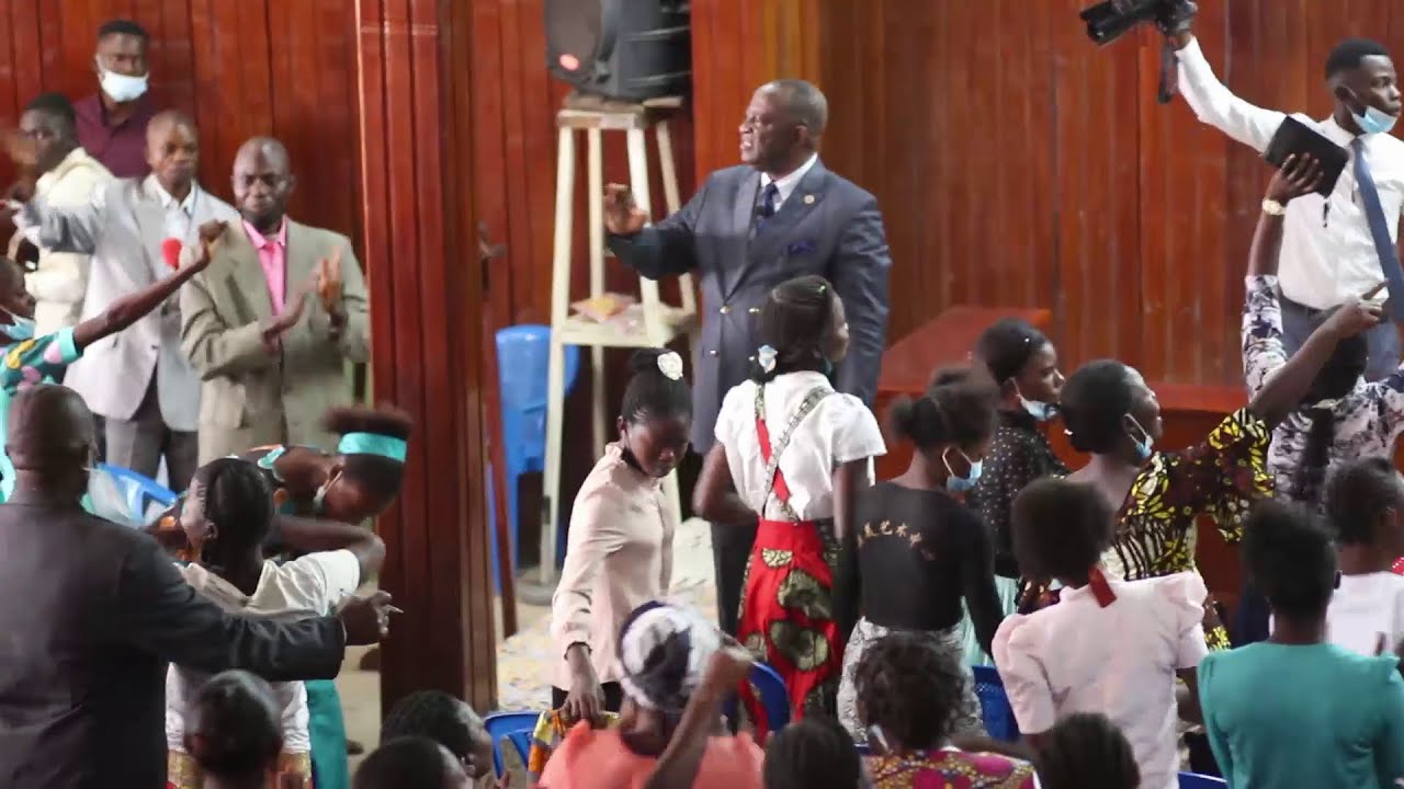 DIMANCHE 12 / 09/ 2021 QU'Y A-T-IL DANS TA MAIN?