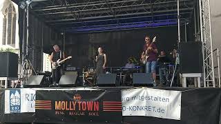 Band Molly Town beim Nationenfest Wasserburg 2022: Mit Super Duper Love von Joss Stone