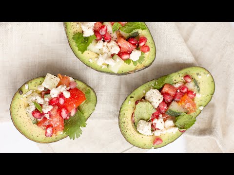 quick-vegan-salad-recipe-/-salad-with-cucumber,-avocado-and-tomato