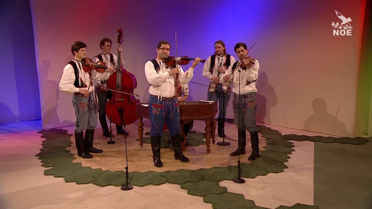 Horňácká cimbálová muzika Kubíci z Velké nad Veličkou -  Romano drom, Cestou Romů… - YouTube