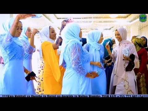 U kirish zalida hammani soradi.