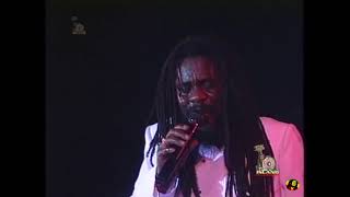 Dennis Brown - Senorita  (  Live National Arena, Jamaica ).