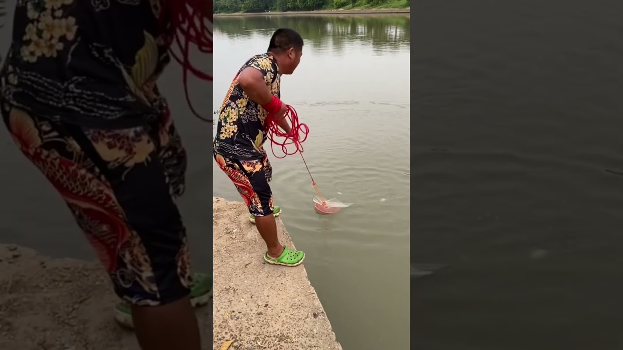 how fishing net works animation, wow!! Real life Cast net fishing 8kg Under a Dam 4