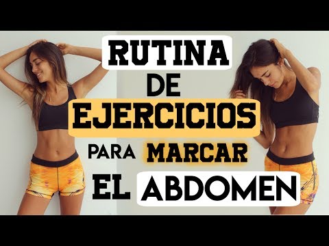 Luana Barron haciendo ejercicios para marcar el abdomen