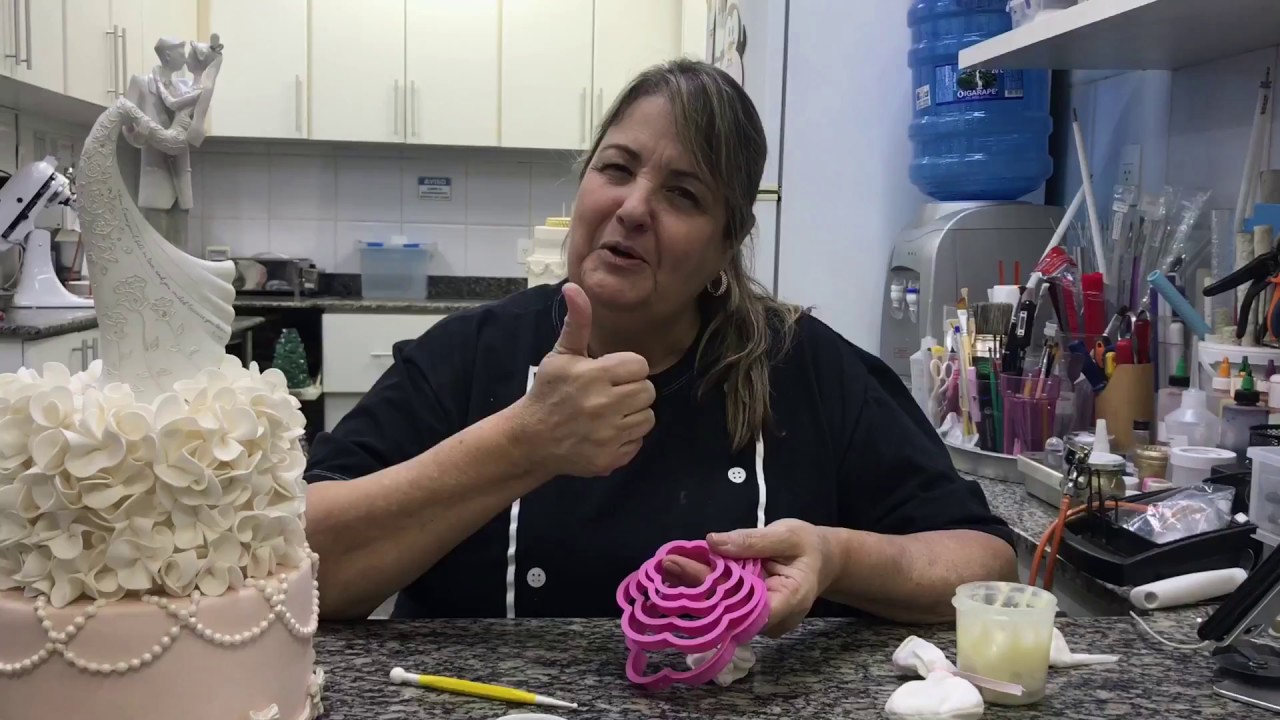 Confeitaria Artística Pasta Americana - Bolo com babado em flor - Adalgisa Almeida