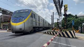 4182次800型區間車往蘇澳通過樹林俊英街平交道