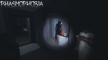 Hard time repelling the ghost with a smudge stick | Phasmophobia