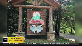 2 Idlewild employees injured after car crashes into ticket booth