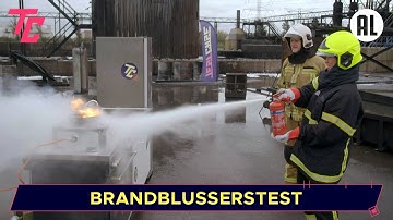 Wat is de beste manier om een vlam in de pan te blussen?