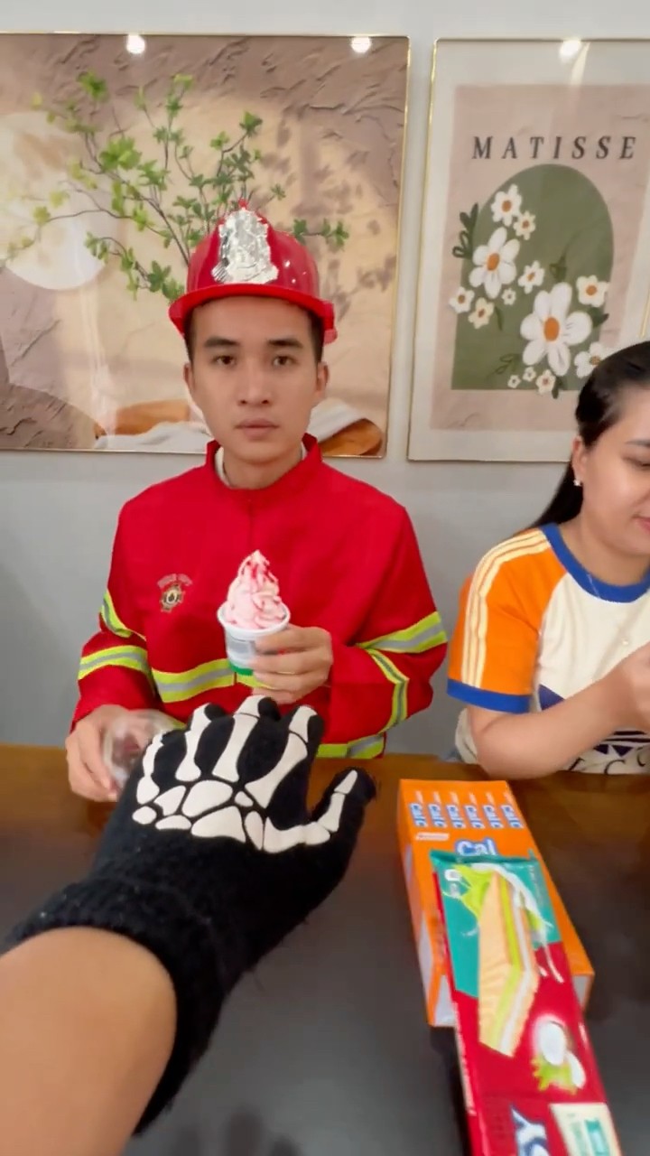 LNS - Anh Lính Cứu Hoả Tốt Bụng có cây kem ngon || The Good Firefighter \u0026 Ice Cream #shorts