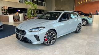 BMW M135 xDrive (F70) 2025/2026 - Cinza Brooklin + revestimento Alcantara/Veganza Preto/Azul