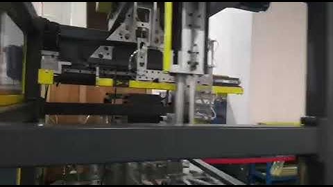 Injection molding robot