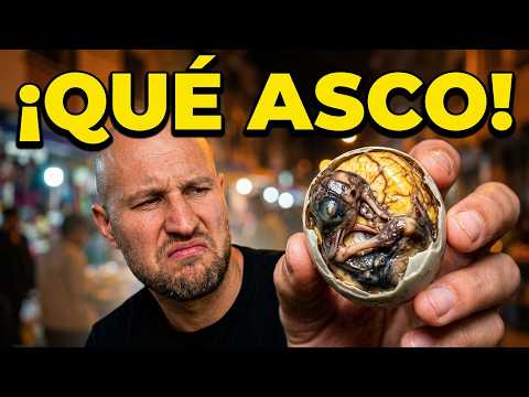 Pruebo un huevo de pato o embrion de pato, casi vomito ya que sabe a carne. Casi muero :)