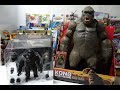 Сравнение King Kong Skull Island 18" и Mezco Toys King Kong Figure 7"