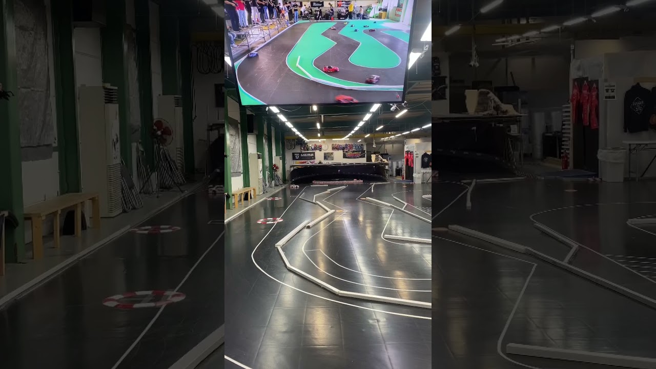 画面の中の車とシンクロ 