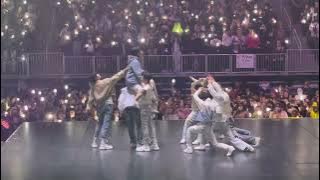 KQ FELLAS 2- GEEK   Tricky House | ATEEZ Chicago 2022 Break the Wall Tour