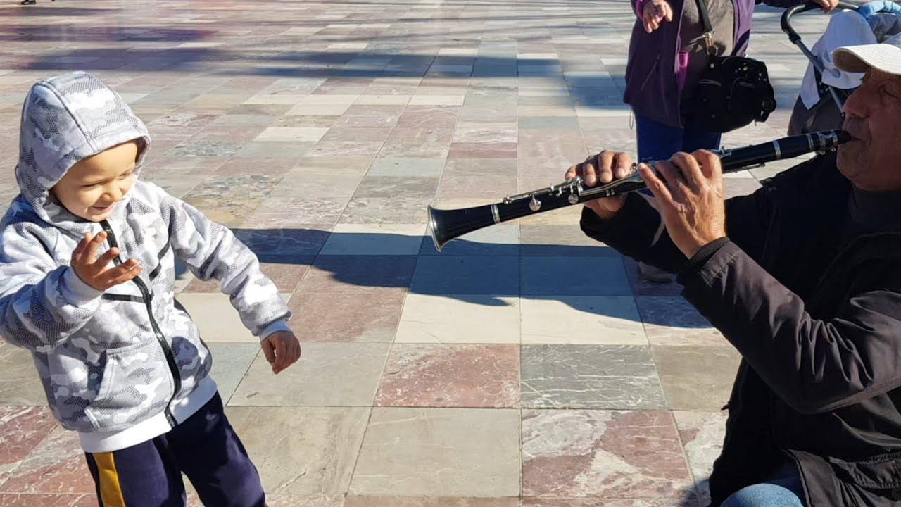 artistet e rruges valle naplonit ska me bukur ke sheshi skenderbej po kenaqen dhe femite