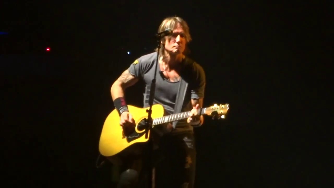 Keith Urban's Acoustic Guitar Solo, DALLAS 2018 YouTube