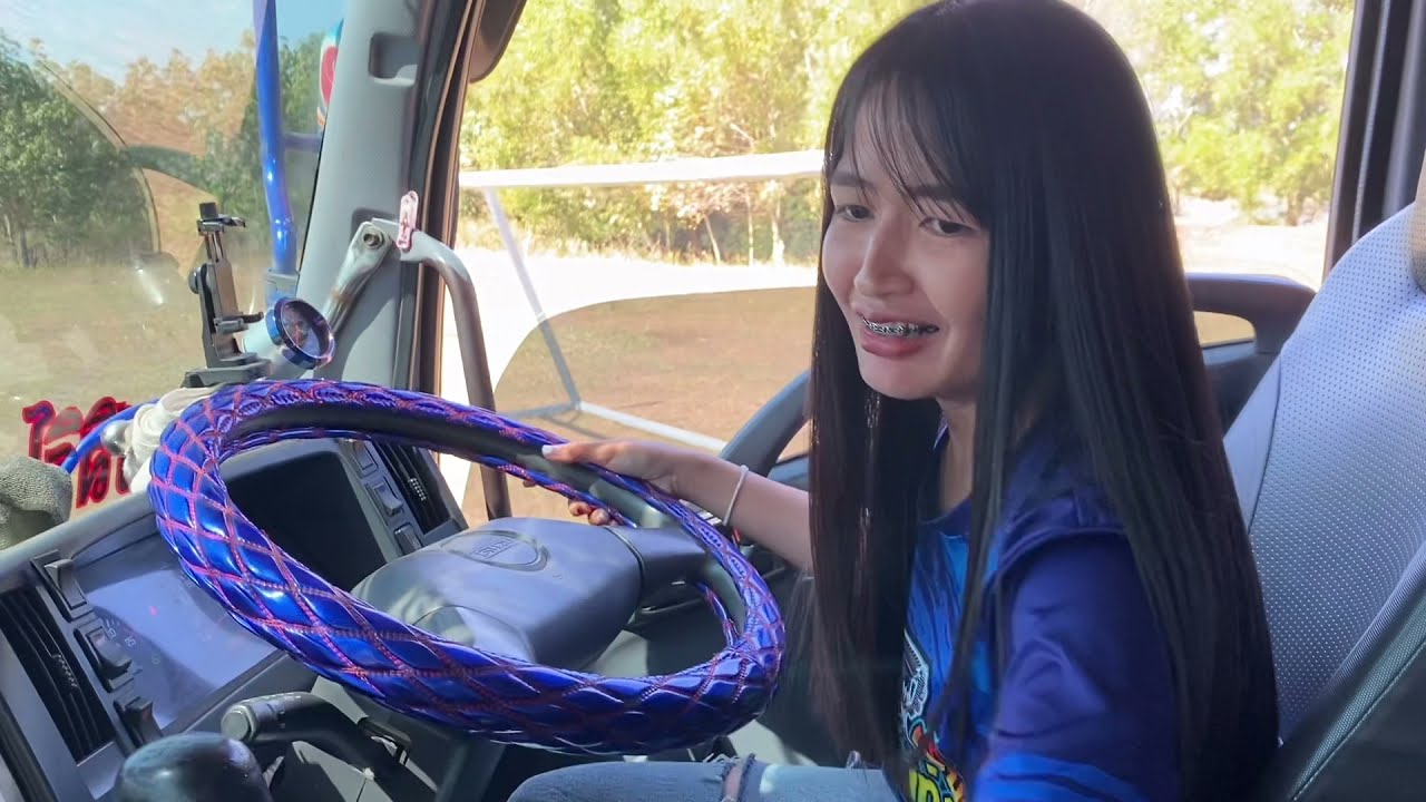 รอบนี้ขบวนยาวมาก ถวายหินปูนทราย