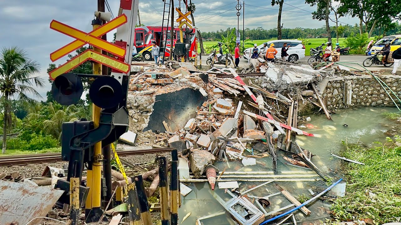 HANCUR!! Kondisi Perlintasan KA Kutowinangun Lintas Nasional Kebumen Pasca T4br4k4n Truk VS Kereta