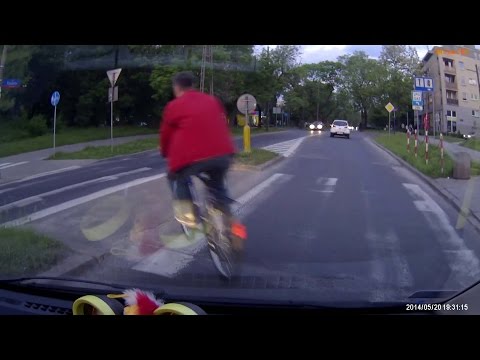 Wideo: Rowerzysta Uderzył Na Ulicy
