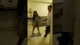 Ana Beatriz Andando Em Um Hoverboard E Eu Dançando