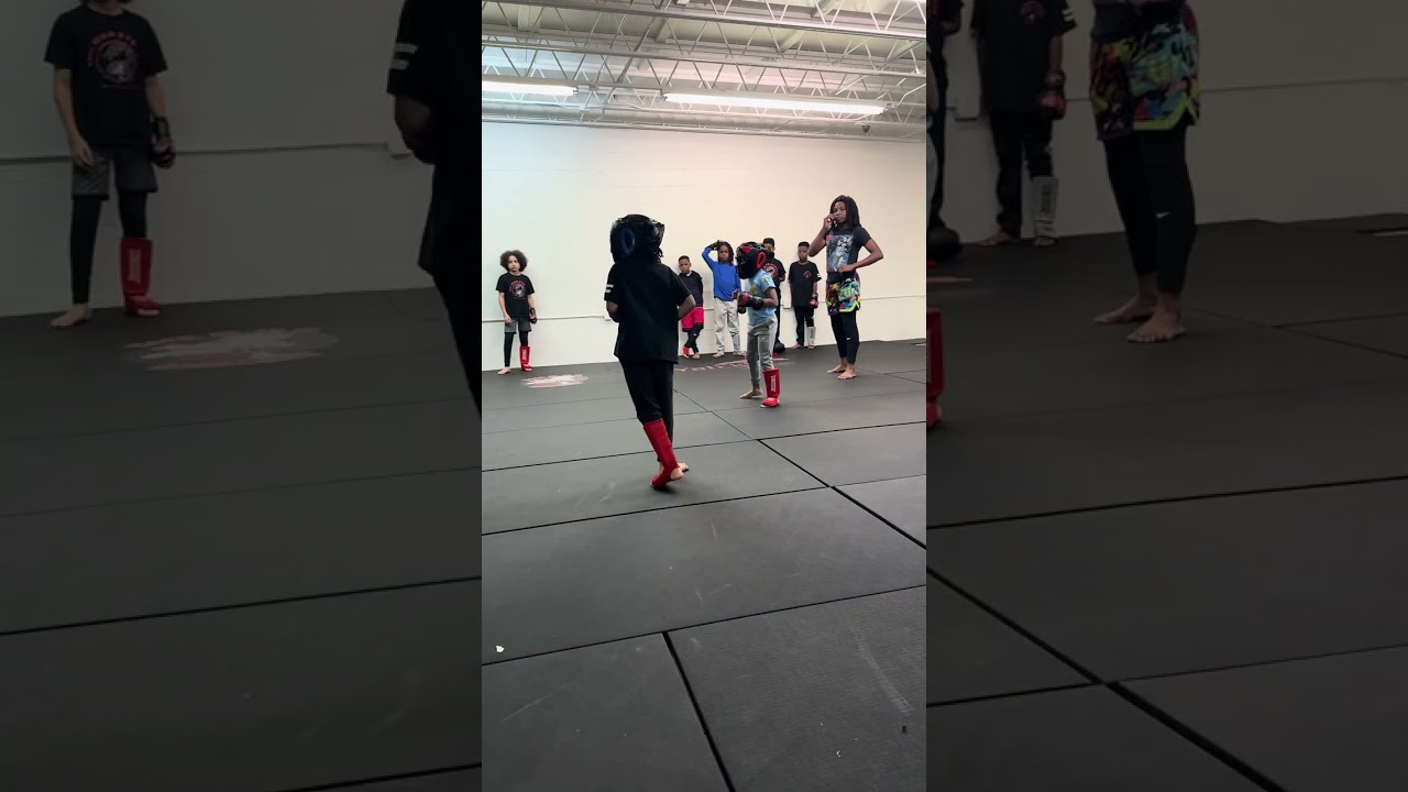 King Chris II Combat Training Using One Hand