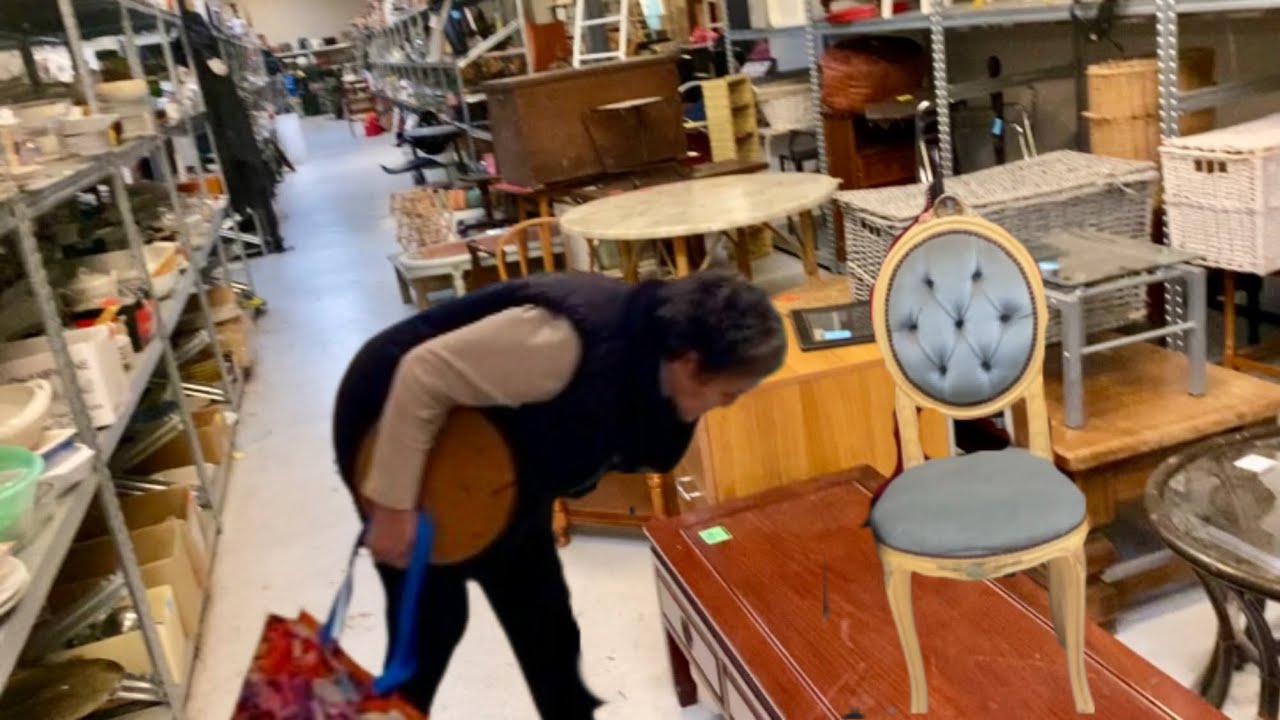 UŻYWANE MEBLE, PORCELANA WARTA UWAGI, dzbanki, wazy, talerze, super sklep w Belgii 