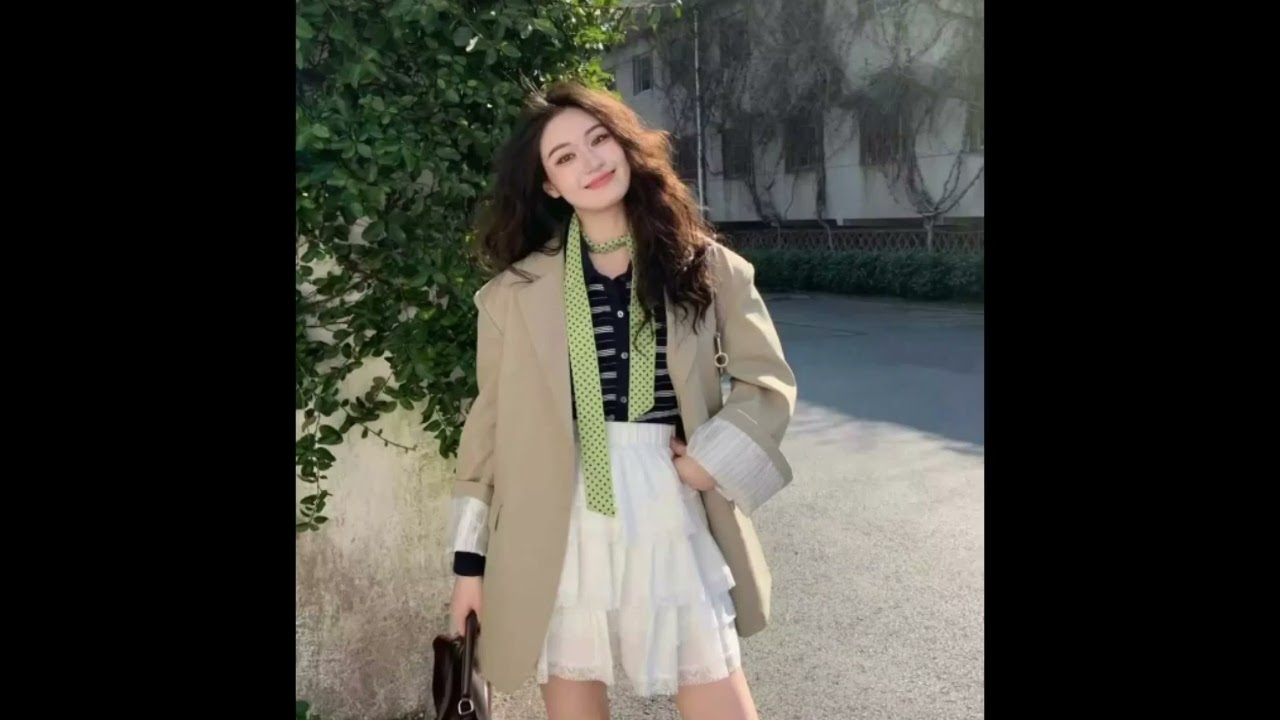 迪丽热巴春日化身温柔少女，碎花蕾丝演绎浪漫唯美风