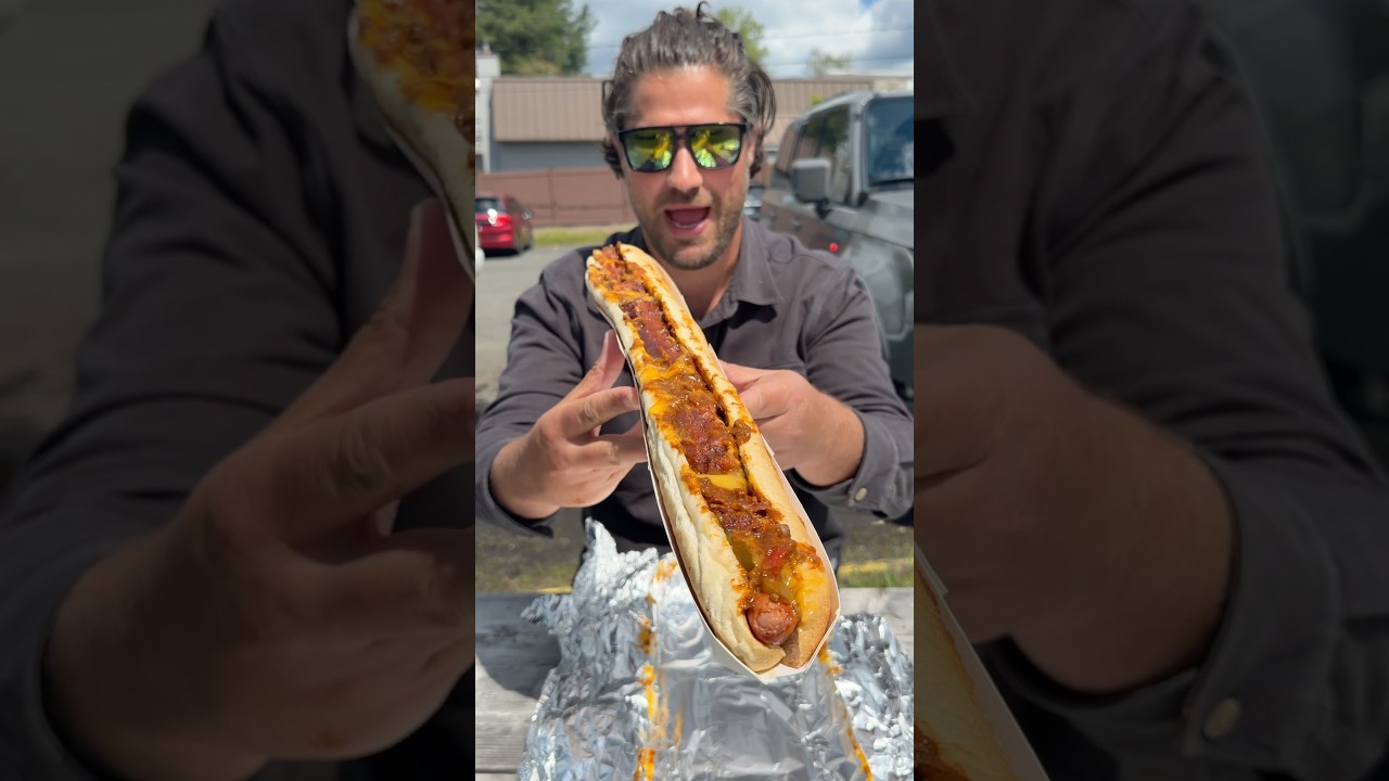 The TWO FOOT HOTDOGS from Doogie’s in Newington, Connecticut! 🌭🤤 WOW! Who’s hungry? #DEVOURPOWER