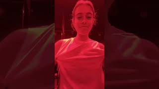 Trying Barrys in Barrys Apparel | Fit Check
While PS editor Sarah was a member of Orangetheory for many years, shed never tried Barrys, a similar bootcamp-style class that actually has 12 years seniority on OTF. Of course, there are key differences — the most notable being the signature Barrys Red Room lighting and the absence of a rowing segment, plus a class runtime of 50 minutes versus 60 — but HIIT bootcamps are her favorite way to effectively burn calories and have fun while doing it. So when I had the opportunity to try out a Barrys class on behalf of Lemme, Kourtney Kardashian Barkers supplement company, which partnered with Barrys Fuel Bar on a limited-edition Lemme Tone shake, I jumped. (Literally and figuratively — burpees were unfortunately involved in the Abs & Ass class I attended.) Of course, I also got the chance to sample the shake at the Fuel Bar afterward, which is an added perk of being a Barrys client.
Subscribe to PS Fit!
http://www.youtube.com/subscription_center?add_user=popsugartvfit
Check out our Instagram
https://www.instagram.com/ps.feelgood
Find us on TikTok
https://www.tiktok.com/@ps.feelgood Trying Barrys in Barrys Apparel | Fit Check