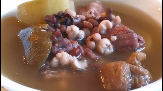 毛瓜茨实排骨汤，袪体内湿气，清热毒，利尿，消去体肉水肿。Hiw to make hairy melon ribs soup.