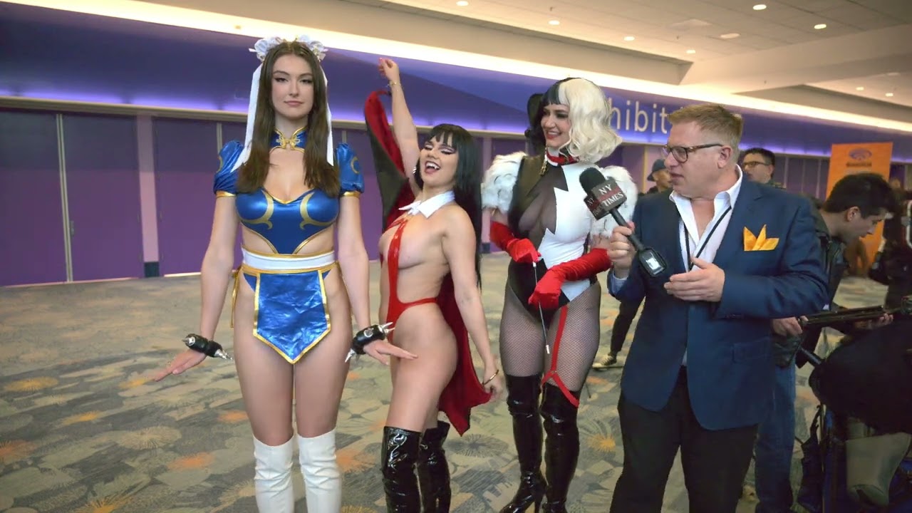 Models Rachel Pizzolato , Lauren Chase, Dare Taylor at Wondercon in Anaheim, CA