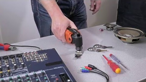 FEIN MultiMaster 350QSL making precision cuts