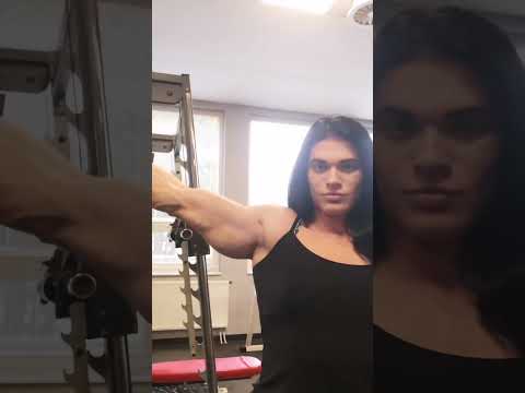 Big biceps girl Tifani Wittman 👍💪💥