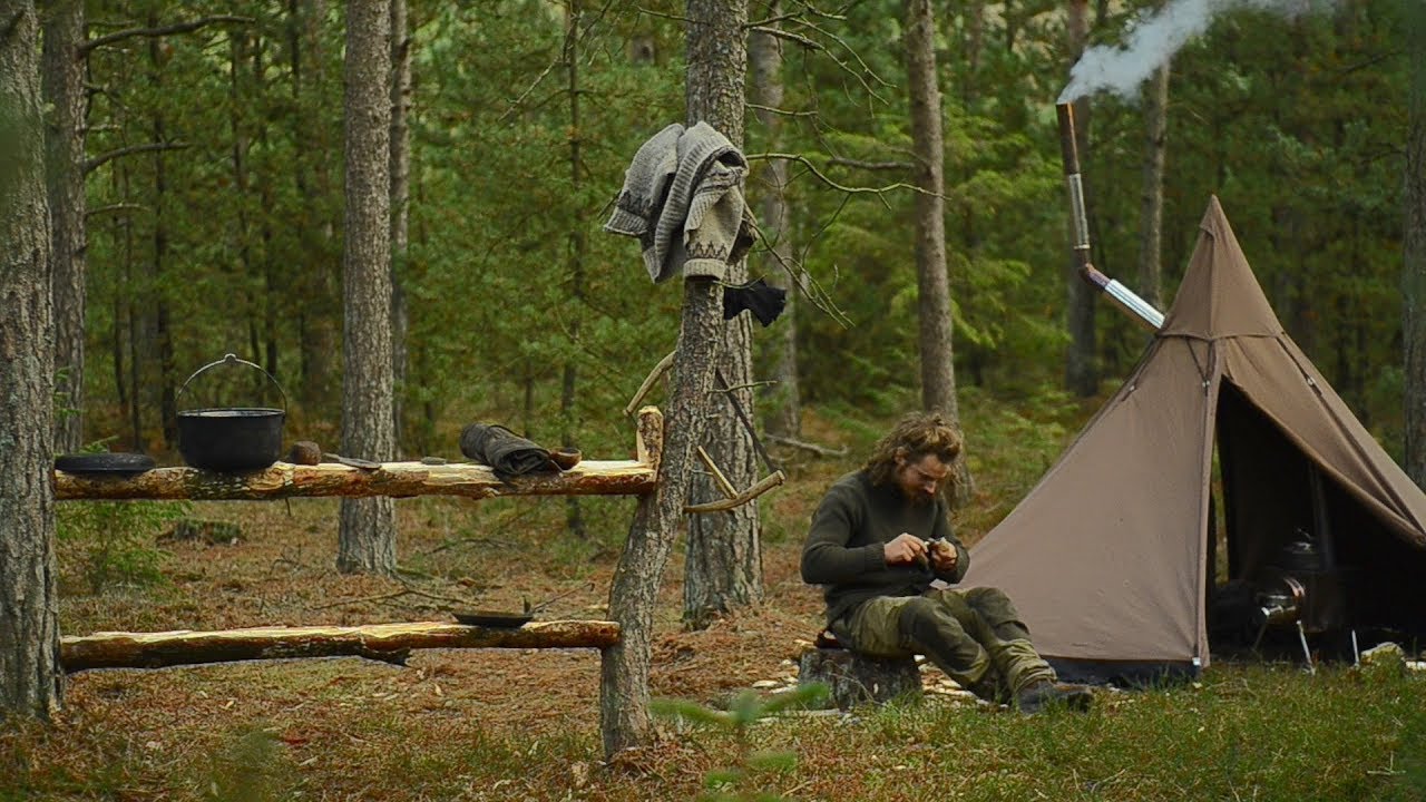 ⁣3 days solo bushcraft - stove, canvas lavvu, table and spoon making