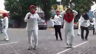 Senam Kreasi Aku Meriang